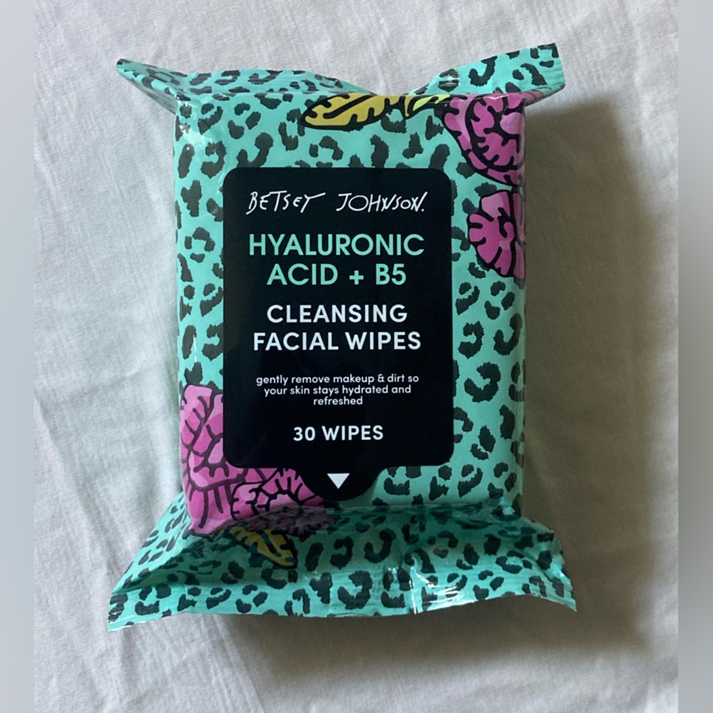 Betsey Johnson Facial Wipes - Pack of 30 Brand New